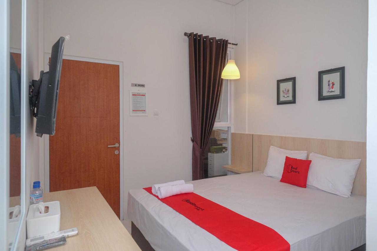 Hotel Reddoorz Syariah @ Tlogosari Semarang Alastuwo Exteriér fotografie
