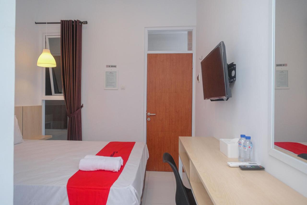 Hotel Reddoorz Syariah @ Tlogosari Semarang Alastuwo Exteriér fotografie