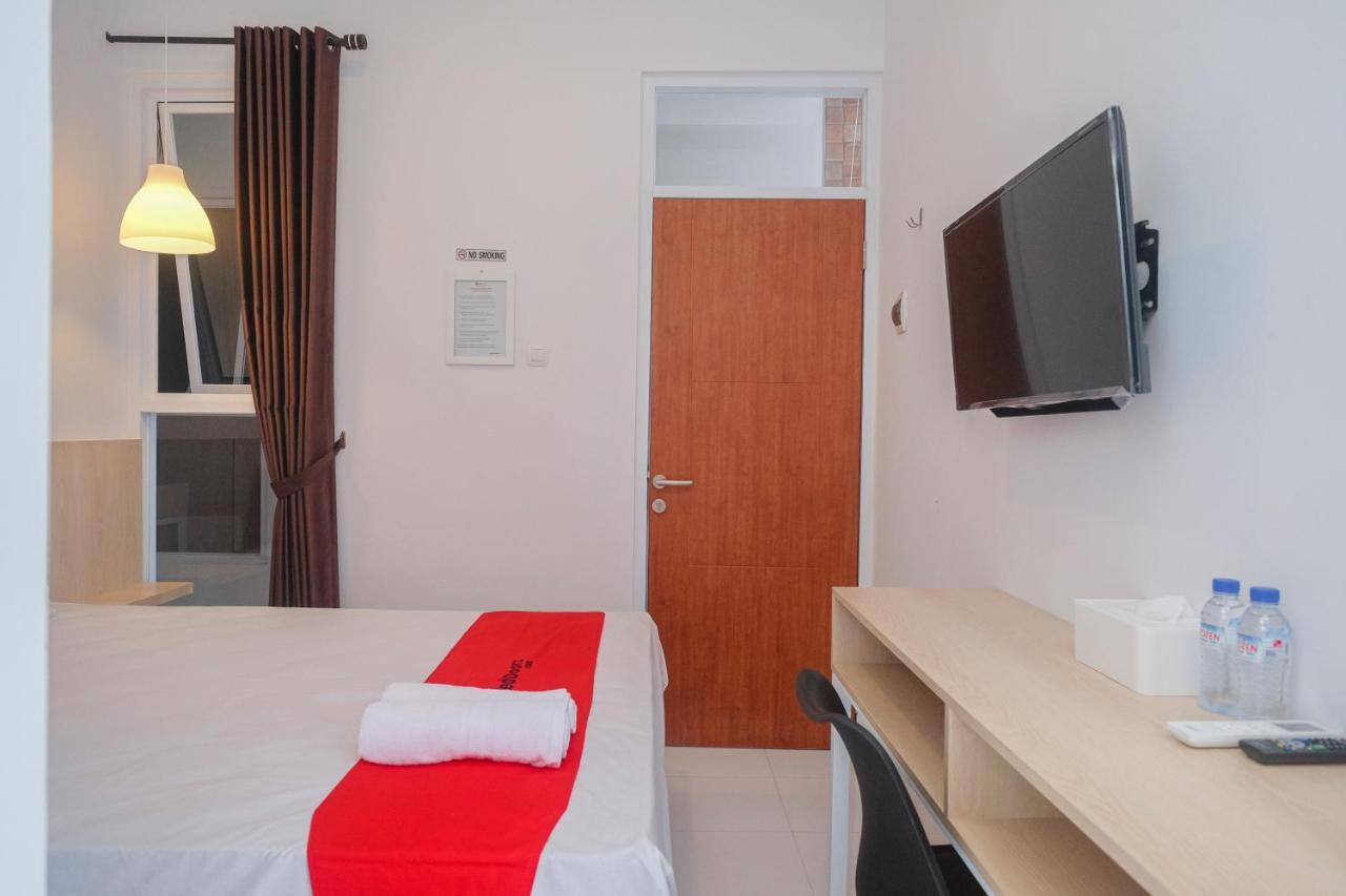 Hotel Reddoorz Syariah @ Tlogosari Semarang Alastuwo Exteriér fotografie