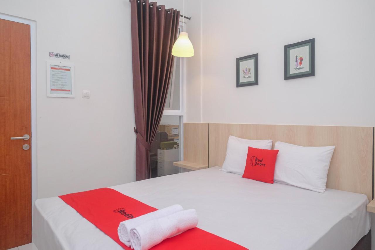 Hotel Reddoorz Syariah @ Tlogosari Semarang Alastuwo Exteriér fotografie