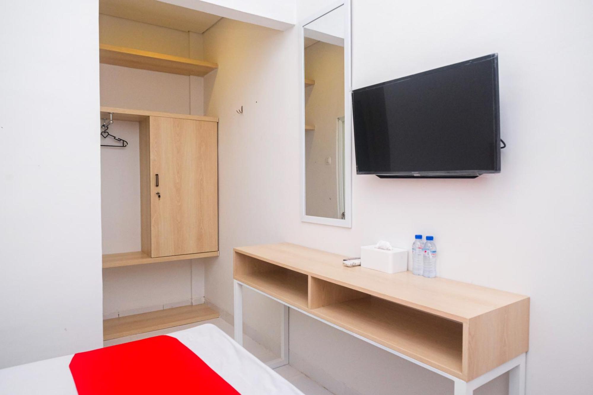 Hotel Reddoorz Syariah @ Tlogosari Semarang Alastuwo Exteriér fotografie