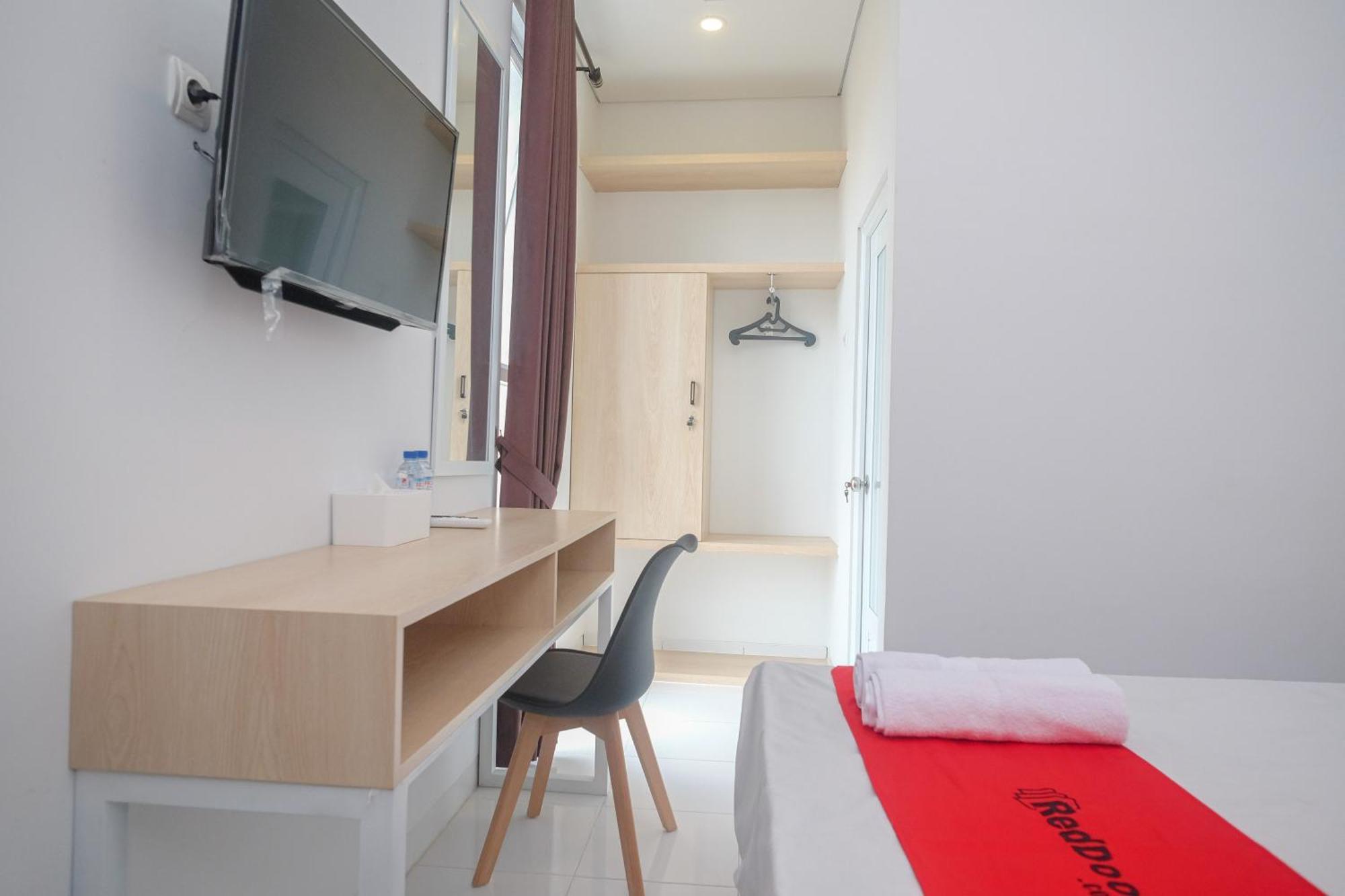 Hotel Reddoorz Syariah @ Tlogosari Semarang Alastuwo Exteriér fotografie